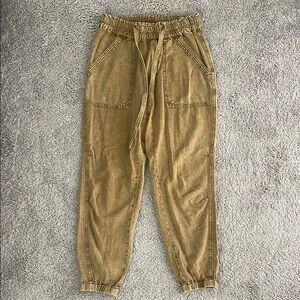 Stylish Tan Cargo Pants for Women